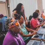 Projeto oferece inclusão digital gratuita para mulheres idosas no Centro do Rio