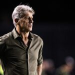 Vasco sonda atacante do Flamengo a pedido de Renato Gaúcho