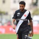 Exames apontam lesão na coxa direita de Jair; veja por quanto tempo o volante deve desfalcar o Vasco