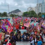Benedita da Silva defende unidade da esquerda e reeleição de Lula durante ato em Copacabana