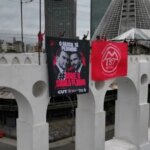 Movimentos sociais estendem bandeira nos Arcos da Lapa cobrando abertura dos sigilos de Flávio Bolsonaro