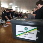 Brasileiros residentes no exterior já começam a votar no segundo turno